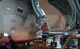 Дрогиран наземен служител в Шереметиево блъсна ''Боинг'' с пътническия ръкав