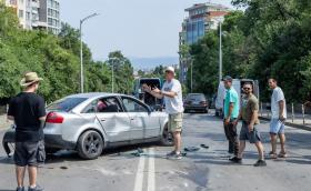 Трошат коли в центъра на София