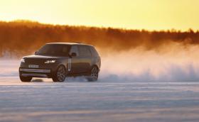 Прототипите на RANGE ROVER ELECTRIC с последни зимни изпитания и развоен цикъл