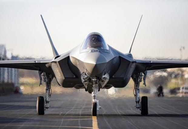 Румъния купува 32 суперизтребителя F-35