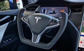 Vilner направи волан в стил ‘Yoke’ за Tesla-та на Иван Христов