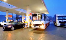 Този чудесен автентичен Ikarus ще изпълнява развлекателни пътувания в България