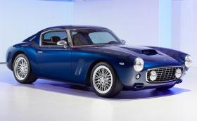 RML Short Wheelbase съвременно ретро вдъхновение с V12, 485 к.с. и ръчни скорости