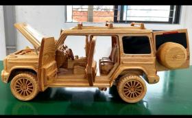 Страхотна изработка на Mercedes G-класа от дърво (Видео)