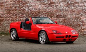 Километражът на това BMW Z1 показва 999 997 км, без обаче да е карано