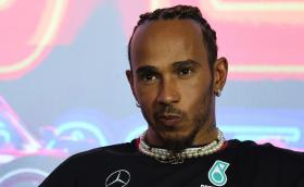 Люис Хамилтън подписа с Ferrari 