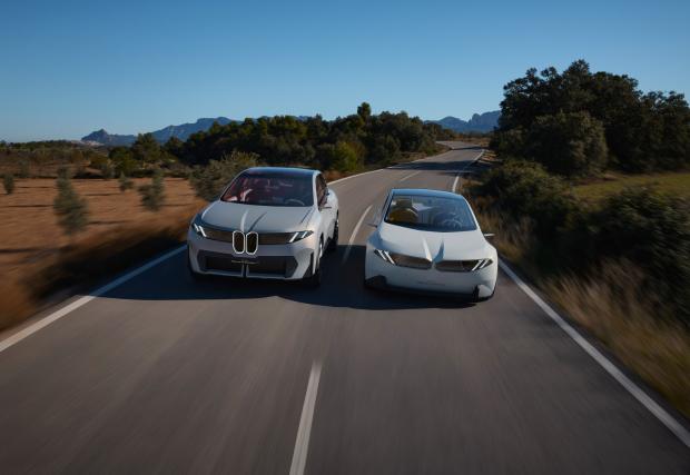 Среща на електрическите поколения: Технологичният път който BMW измина от Mega City Vehicle и i3 до Neue Klasse