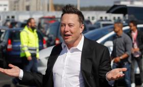 След съмнения за манипулация спряха анкета за Tesla в Германия