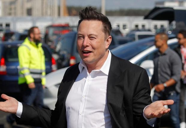 След съмнения за манипулация спряха анкета за Tesla в Германия