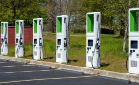В Калифорния вече има с 50% повече EV станции от бензинови колонки