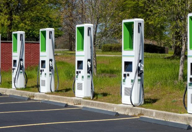 В Калифорния вече има с 50% повече EV станции от бензинови колонки