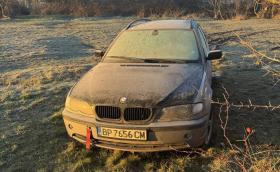 Автомобил закъса в парк в столицата