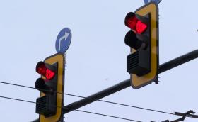 Слагат “щори” на зеления сигнал на светофара на най-натовареното кръстовище в София