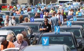 Шофьорските курсове ще имат нощни часове, цените скачат