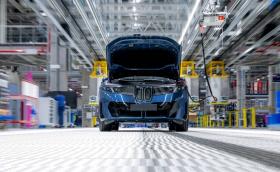 BMW не смогва с поръчките за новия iX3