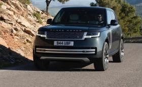 Известен българин е първият, който кара и мие калта в рекламата за новия Range Rover 