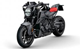 Brabus 1300 R е първият мотоциклет на марката. Мощен е 180 коня и e базиран на KTM