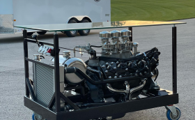 Това е маса с… работещ 1951 Ford Flathead V8