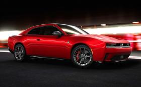 Новият Dodge Charger: без V8, но с мощност до 670 к.с. и с 2 или 4 врати