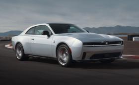 Новият Dodge Charger е дълъг колкото S-класа и тежи 2,65 тона