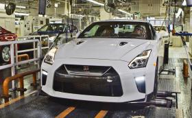 Nissan пенсионира GT-R тази година?