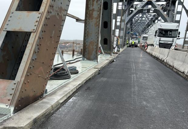 Най-накрая полагат нов асфалт на Дунав мост