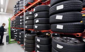 Двама българи се предадоха след неуспешна кражба на стотици гуми в Австрия