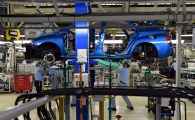 Toyota затваря повечето си заводи в Япония