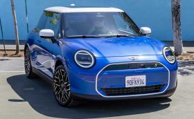 От MINI не останаха доволни от шпионски снимки и разкриха новата двувратка