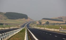 Промяна в движението на три места по магистрала 