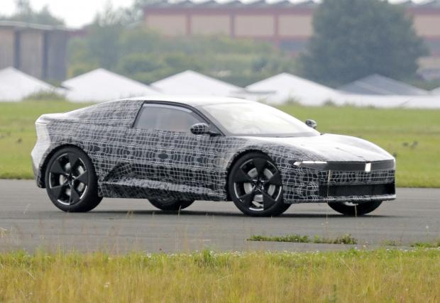 BMW работи върху нов върхов модел