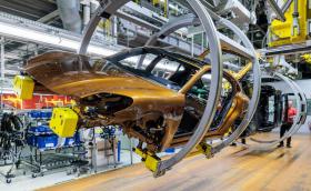 Porsche готви сериозни съкращения на работна сила