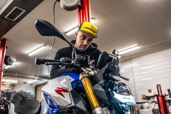 ВИДЕО: Съвети за мото гумите и тест на нов Dunlop
