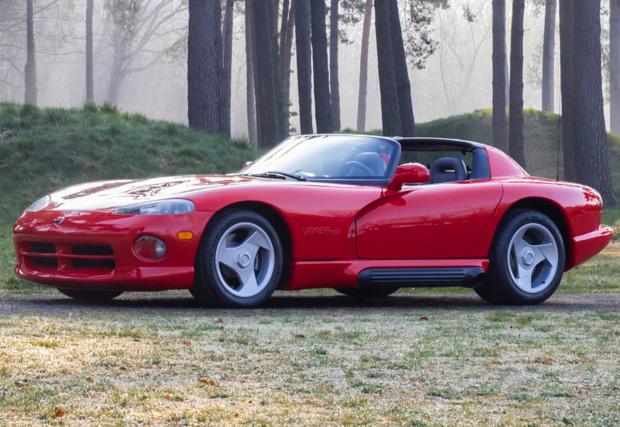 Този 1992 Dodge Viper RT/10 е на 119 км и се продава!