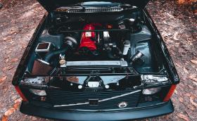 Това е Volvo 242 с Audi мотор и 430 коня