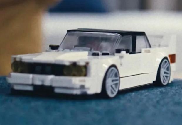 И Lego отбелязва годишнината на едно от най-легендарните BMW-та в историята