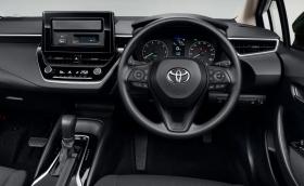 Toyota пусна заводска Corolla с пет педала