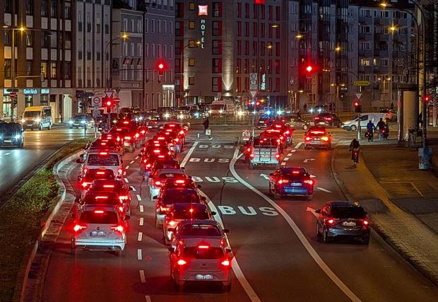 Предлагат отмяна на забраната за нови автомобили с ДВГ от 2035 г.