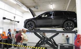 BMW обучава учители от специализираните гимназии по транспорт в България
