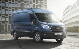 Ford Transit получи 8-степенен автоматик и голям екран