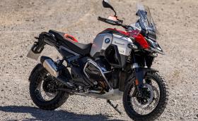 Новото BMW R 1300 GS Adventure дойде с 30-литров резервоар и поляризираща визия