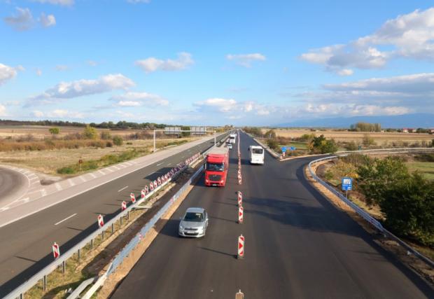 По четири пъти на ден спират изцяло трафика към София на 'Тракия' тази седмица