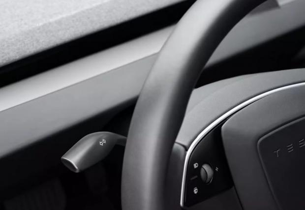 Tesla върна обратно функция, която автомобилите имат стандартно от десетилетия