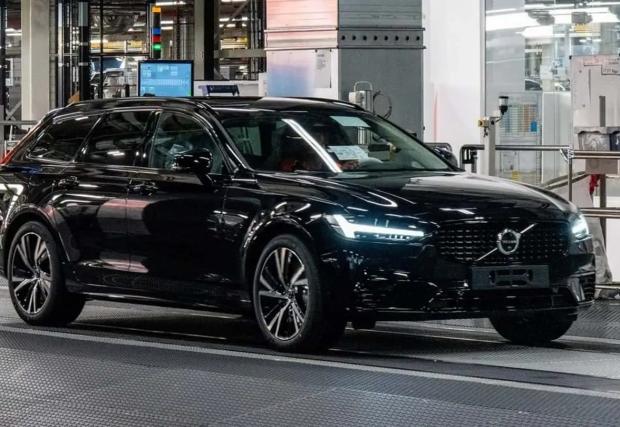 Това е последният екземпляр от Volvo V90