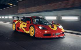 Този единствен McLaren F1, собственост на рок легенда,  се продава за колосална сума