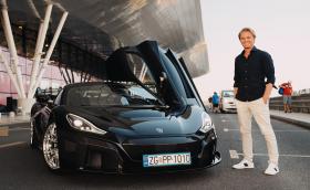 Розберг кара първия сериен Rimac Nevera, a Мате Римац не е добър пасажер. Видео