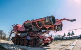 Унгарска пожарна, направена от съветски танк и два реактивни двигателя