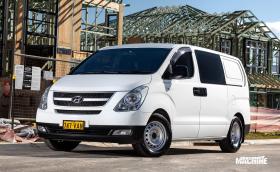 Това е Hyundai H-1 със 6,3-литров турбо V8