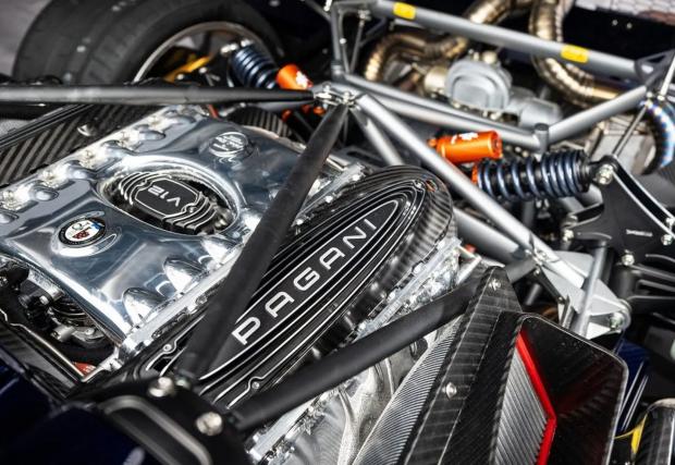 Титаниевите болтове в едно Pagani струват повече от ново Porsche 911