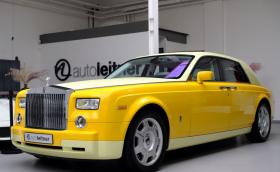 Този Rolls-Royce Phantom е на под 300 км, бе продаден за едва 86 500, но историята му е странна